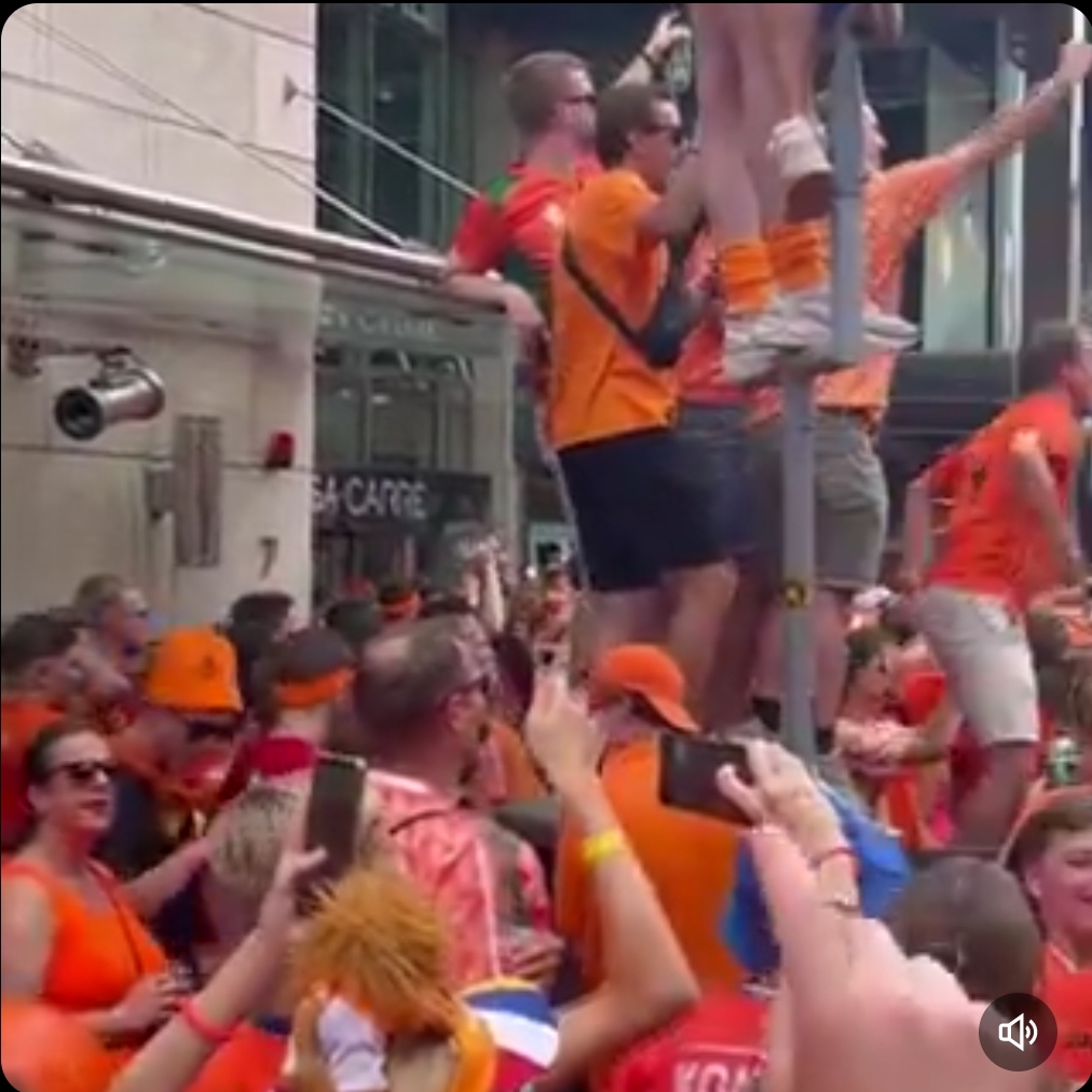 (VIDEO) Dutch Fans Light Up Dortmund Streets with Liverpool’s Virgil van Dijk Anthem