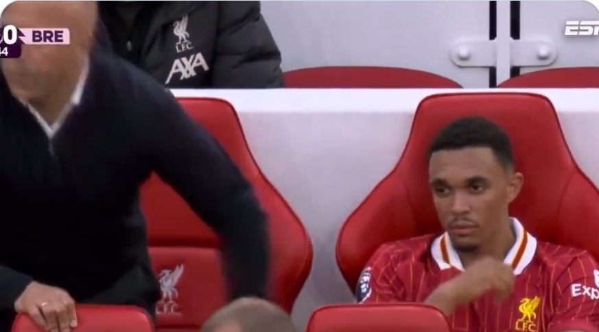 Fiery Exchange: Slot and Alexander-Arnold Argue on Liverpool Substitutes’ Bench